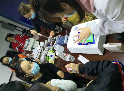 我司對(duì)南寧市場(chǎng)監(jiān)督局進(jìn)行農(nóng)殘快速檢測(cè)儀培訓(xùn)