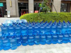 飲用桶裝水中會含有多少微生物？